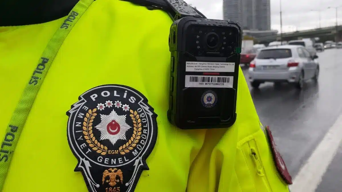 Artık Tüm Polislere Kamera Takılacak: Yüz Tanıma Sistemi ile Polislerin İşleri Kolaylaşacak!